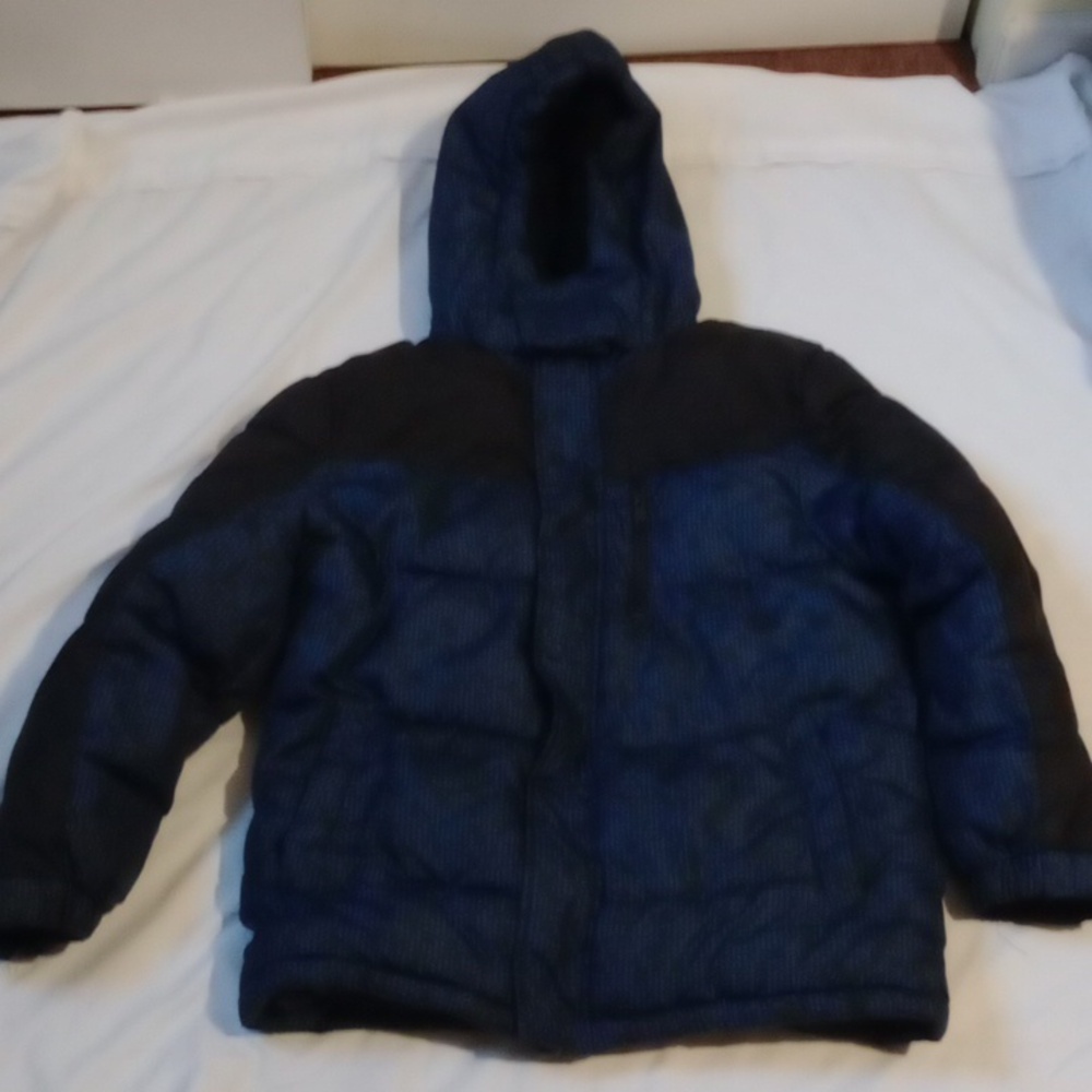 Xersion Navy and Black Kids Puffer Jacket. medium 10/12
